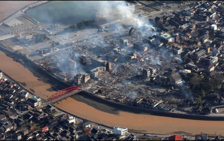 También se produjo un incendio que ha afectado a más de 200 estructuras y que persiste en algunas zonas. EFE