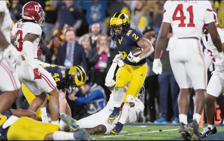 Blake Corum (#2) hizo la anotación del triunfo. AFP