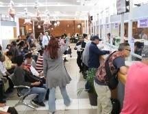 Ciudadanos aprovecharon la extensión de los horarios en las recaudadoras para pagar el predial y alcanzar el descuento de los primeros días. ESPECIAL / GOB. DE GUADALAJARA