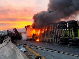El accidente sucedió sobre el kilómetro 89 500, en el municipio de Ixtlán del Río,  en Nayarit, alrededor de las 6:00 horas de este martes. ESPECIAL / PC NAYARIT