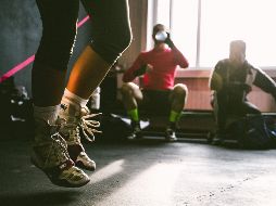 Iniciar una rutina de ejercicio en el gimnasio es una excelente decisión para mejorar la salud y el bienestar general. /Unsplash