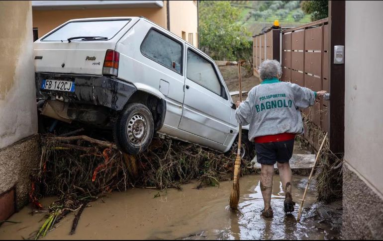 Más de 300 alertas de inundación en Inglaterra y Gales, cortes eléctricos en miles de hogares e interrupciones del transporte son los efectos del primer temporal del año. AFP / F. SCOPPA