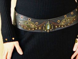 Los cinturones están de regreso y son un accesorio que nunca pasa de moda. ESPECIAL