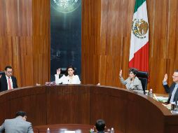 Mónica Soto (centro), presidenta del Tribunal Electoral del Poder Judicial de la Federación, encabeza la ceremonia cívica y la primera sesión del año. EL UNIVERSAL