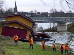 La Agencia Medioambiental británica mantiene activas un total de 271 alertas por inundaciones en diferentes puntos de Inglaterra. EFE / SEM VAN DER WAL
