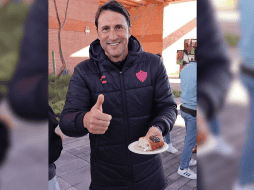 El timonel ibérico tuvo a bien sacar el “monito” de la rosca de reyes. ESPECIAL