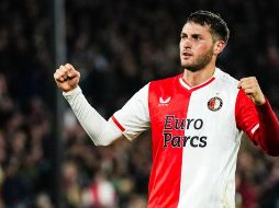 El director técnico de Feyenoord, Arne Slot, rompió el silencio sobre el futuro de Santiago Giménez. ESPECIAL/ 