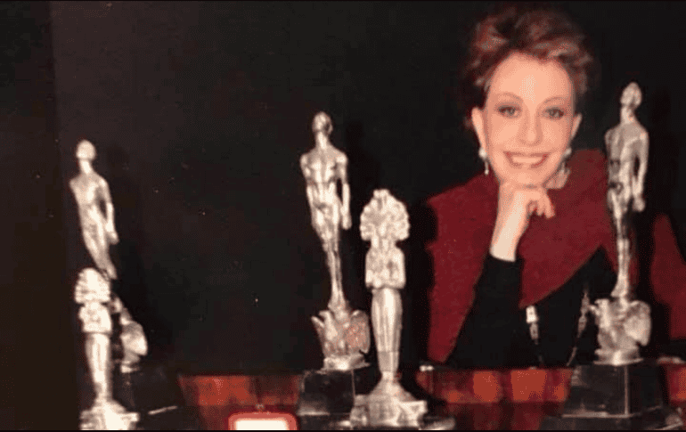 Su legado incluye una lista extensa de temas memorables. facebook/amparo rubín oficial