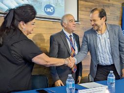 Firma del convenio entre la Universidad América Latina y la agencia Icon Health Services. CORTESÍA