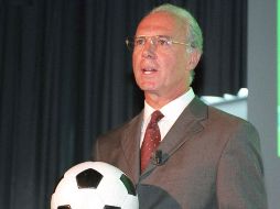 Franz Beckenbauer fue considerado como uno de los mejores defensas centrales de la historia. AFP / ARCHIVO
