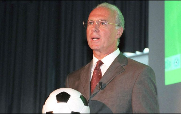 Franz Beckenbauer fue considerado como uno de los mejores defensas centrales de la historia. AFP / ARCHIVO