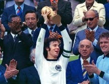 El mítico futbolista alemán falleció a la edad de los 74 años. AP/ ARCHIVO.
