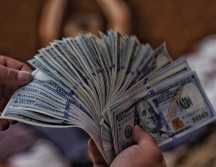 El peso mexicano se cotiza en los mercados internacionales alrededor de los 17.07 pesos por dólar al mayoreo. ESPECIAL/ Foto de Viacheslav Bublyk en Unsplash