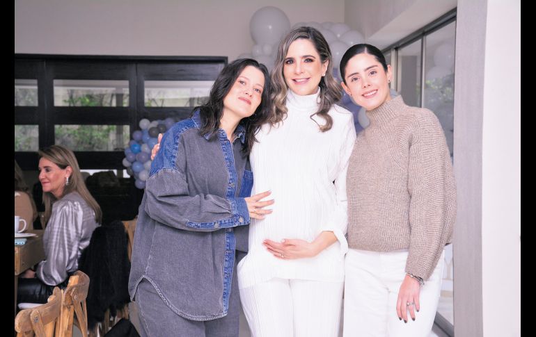 Fer Ibarra Lorena Navarrete y Kari Ponce. GENTE BIEN JALISCO/ Marifer Rached