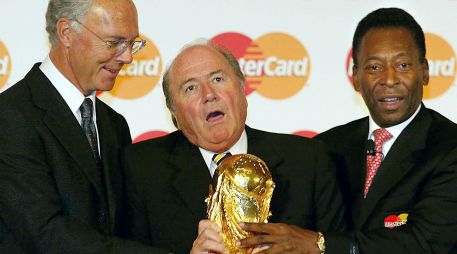 El siglo XX dio a varias de las máximas figuras del futbol. AFP/ARCHIVO