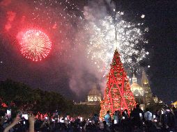 El ejecutivo estatal recordó que el festival se llevó a cabo del 7 de diciembre de 2023 al 6 de enero de 2024, en el Centro Histórico de Guadalajara, el Parque Luis Quintanar, y por primera vez en los Pueblos Mágicos de la entidad; logrando sumar 4.7 millones de visitantes. EL INFORMADOR / ARCHIVO