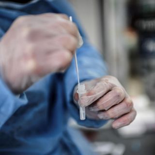 La OMS alerta ante alza de casos de COVID-19