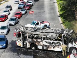 Los bloqueos son una estrategia utilizada por los cárteles mexicanos para amedrentar a las autoridades y a la población cuando detienen a un líder criminal. EL INFORMADOR