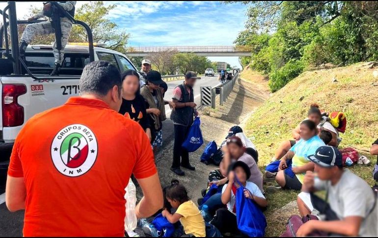 INM refirió que ha trasladado de forma voluntaria a personas migrantes que conformaban la caravana. X/@INAMI_mx