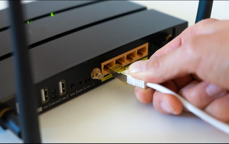 Se debe considerar la distancia con otros dispositivos en la habitación, ya que la proximidad a otros aparatos inalámbricos o electrodomésticos puede causar interferencias y afectar la calidad de la conexión a Internet. Pixabay