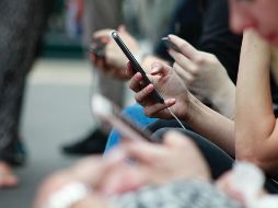 ¿Cómo entrar -o regresar- al mundo de las citas en línea después de las fiestas y tener una experiencia sencilla y divertida? ESPECIAL / Foto de ROBIN WORRALL en Unsplash