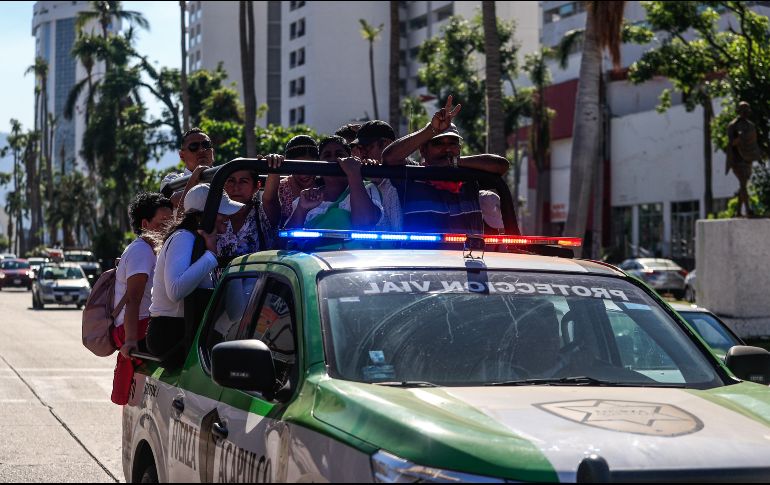 Camionetas de Protección Vial llevan hoy a los usuarios. EFE