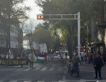 La protesta provocó el cierre por varios minutos de la avenida Juárez. ESPECIAL