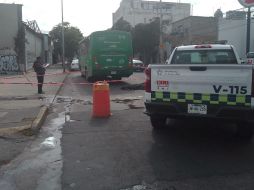 Al sitio arribó personal de Servicios Médicos Municipales, sin embargo sólo alcanzaron a corroborar el deceso de la afectada. CORTESÍA / Policía Vial