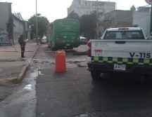 Al sitio arribó personal de Servicios Médicos Municipales, sin embargo sólo alcanzaron a corroborar el deceso de la afectada. CORTESÍA / Policía Vial