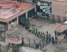 Miles de militares y policías llevaron a cabo una intervención el domingo en varias cárceles de Ecuador con el objetivo de buscar armas, municiones y explosivos, así como de restablecer el orden. EFE / EFE/ X. Calvinagua