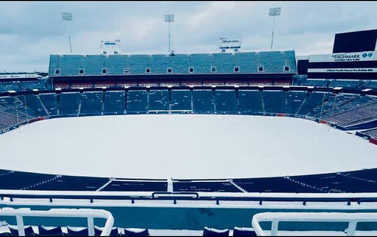 El Estadio Highmark, casa de los Bills, ha estado cubierto de nieve todo el fin de semana. ESPECIAL