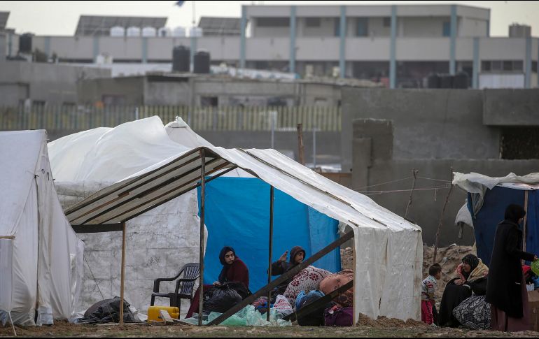 Casi 2.2 millones de personas que viven en la Franja se encuentren en situación de crisis. EFE / M. SABER