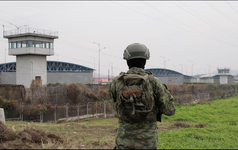 De acuerdo al balance del Ejecutivo, en estos seis días ha habido trece atentados a infraestructuras públicas y privadas y once a establecimientos policiales. EFE / C. DURÁN
