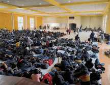 En la operación fueron detenidos cuatro presuntos traficantes personas que vigilaban la bodega. X/@INAMI_mx