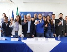 Respaldado por ex gobernadores panistas de Jalisco, la dirigencia nacional blanquiazul, la precandidata a la gubernatura y otras figuras de Acción Nacional, Francisco Ramírez Acuña se registró este lunes como precandidato al Senado de la República. CORTESÍA