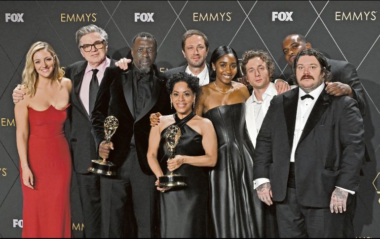 Elenco de la serie “The Bear”, la cual ganó el premio a Mejor comedia. AFP