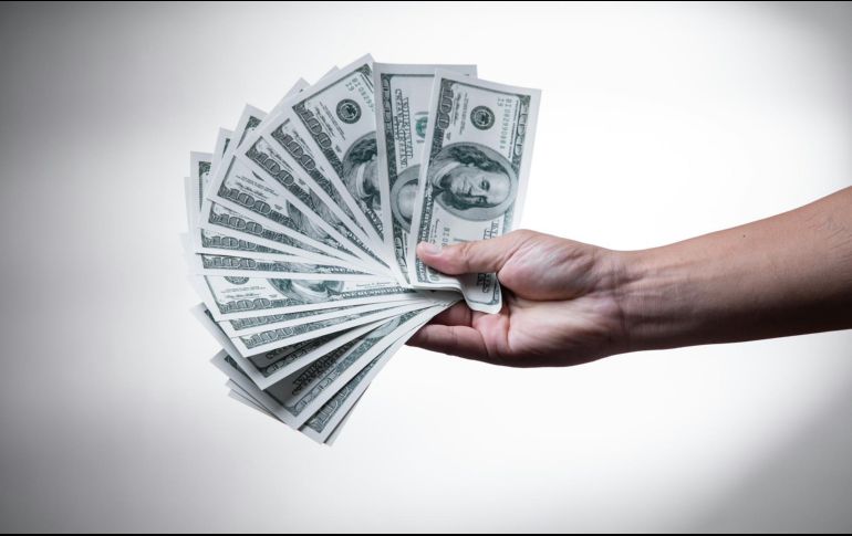 El peso mexicano se cotiza en los mercados internacionales alrededor de los 17.07 pesos. Foto de 金 运 en Unsplash