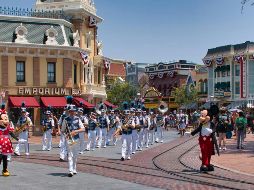 De acuerdo con la página oficial de Disneyland, mientras más días reserves más barato sale el boleto por persona. UNSPLASH / R. Marzan