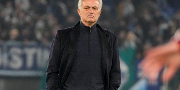 Roma anuncia la salida de Mourinho