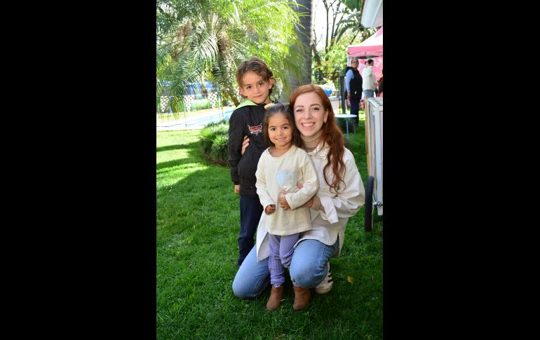 Leo Villegas, Alejandra Dávila y Roberta Villegas. GENTE BIEN JALISCO/ Marifer Rached