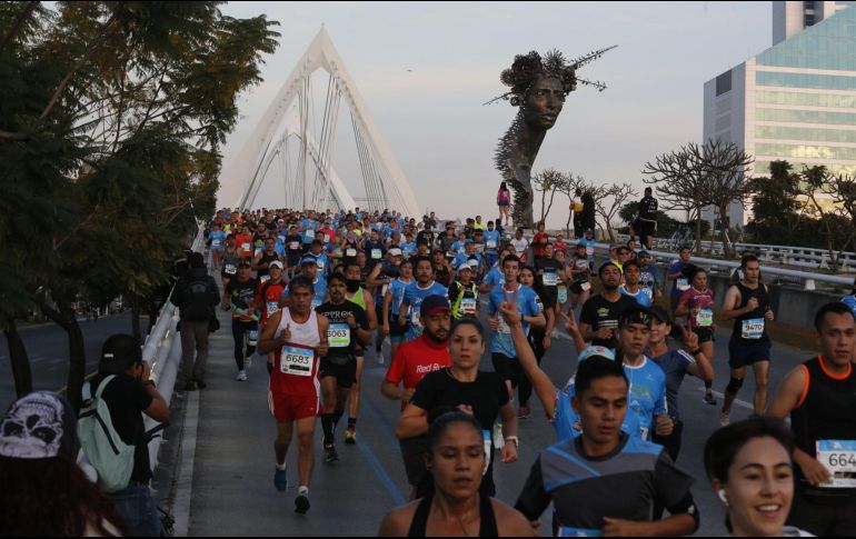 La meta será también en  los Arcos Vallarta, siendo el tiempo máximo oficial para finalizar la carrera a las 10:30 horas.  EL INFORMADOR/ ARCHIVO..