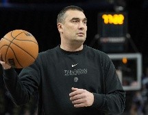 Dejan Milojevic sufrió un infarto la noche del martes en Salt Lake City y no sobrevivió. Cumplía su tercera campaña con los Warriors. AP/D. Yamashita