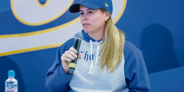 Charros de Jalisco se preparan para el estreno en la Liga de softbol