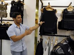 En su planta de producción instalada en Quito, la compañía usa materiales de última generación importados de Estados Unidos y Europa. EFE / C. DURÁN