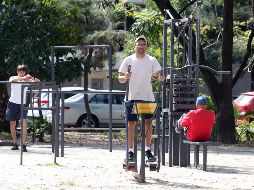 Hacer sentadillas puede ser una opción para mejorar tu postura. EL INFORMADOR/ J.  Camacho.