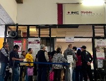 El INE en Jalisco determinó que en al menos 27 módulos se ampliara el horario de atención de 8:00 a 20:00 horas, aún así, las oficinas presentaron saturación desde que abrieron sus puertas. EL INFORMADOR / A. Navarro