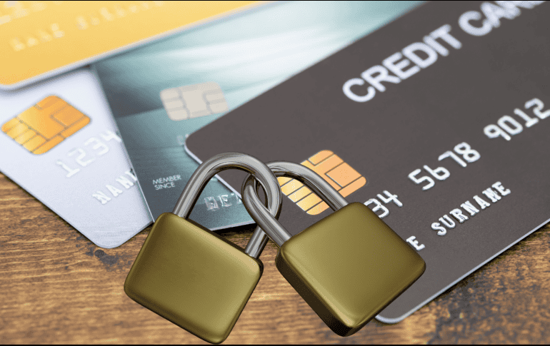 Un motivo frecuente para bloquear una tarjeta es la detección de actividad inusual. ESPECIAL/CANVA