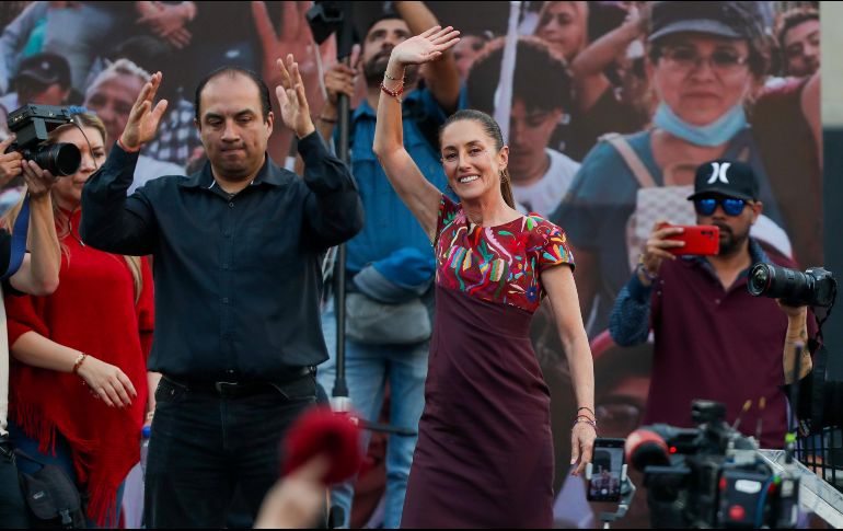 Miles de personas que apuestan por la continuidad del proyecto de la 4T. EFE/ I. Esquivel.