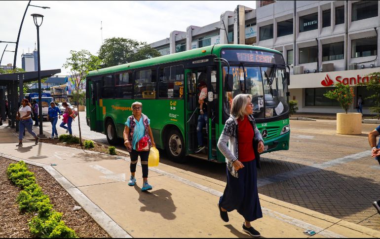 Las Rutas C67-Rojo y C67-Verde (171 Roja y 171 Verde), estarán sobre Ramón Corona, entre Colegiales y L. Valle. EL INFORMADOR/A.NAVARRO
