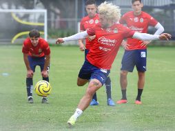 Otros jugadores como Víctor Guzmán han declarado que durante los entrenamientos del Rebaño han optado por reproducir música del agrado de Cowell. X / Chivas